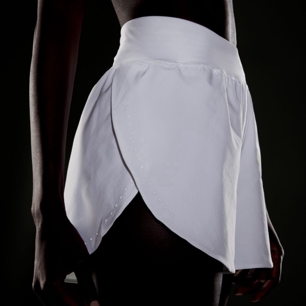 White lululemon find your pace shorts